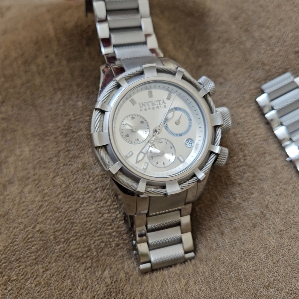 Invicta Bolt Reserve Collection Women's Watch-Needs a New Battery - Picture 11 of 15